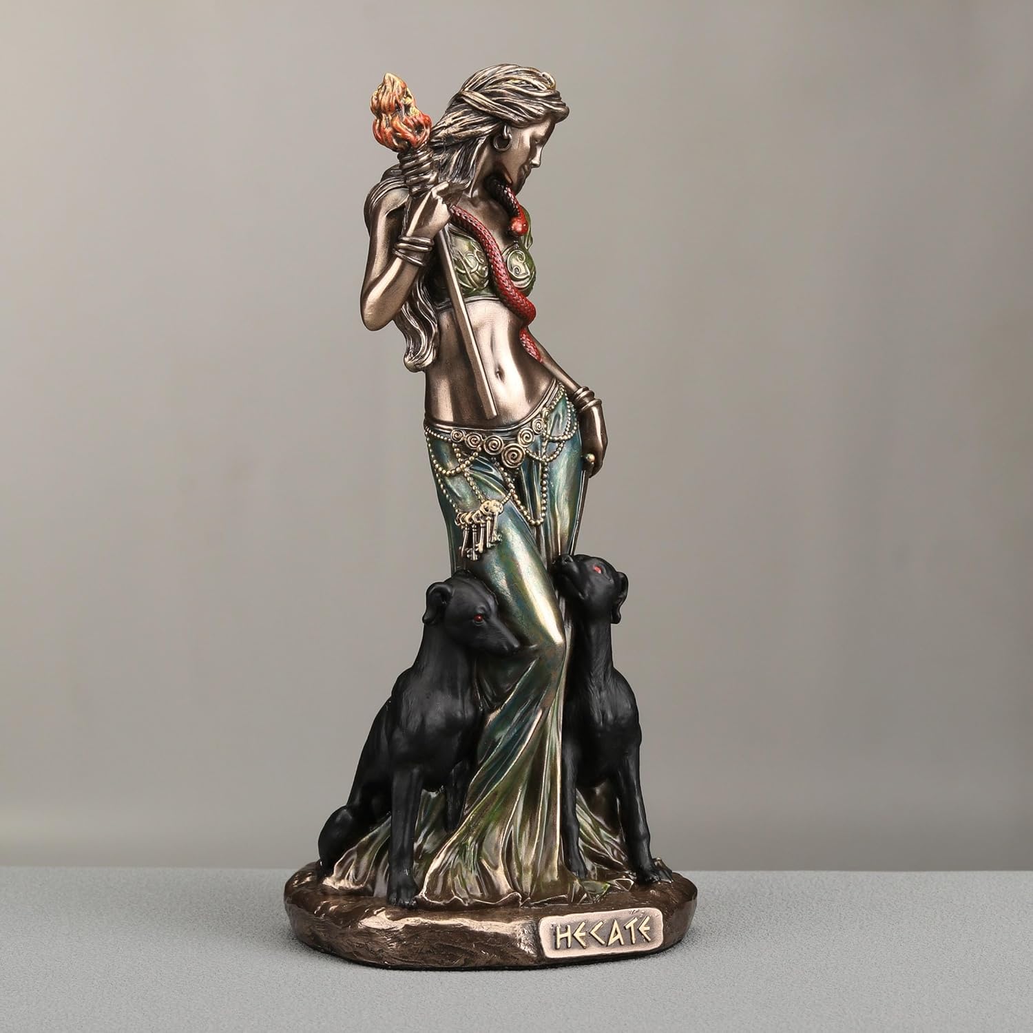 Hekate – Bogini Magii, Księżyca i Rozstajnych Dróg